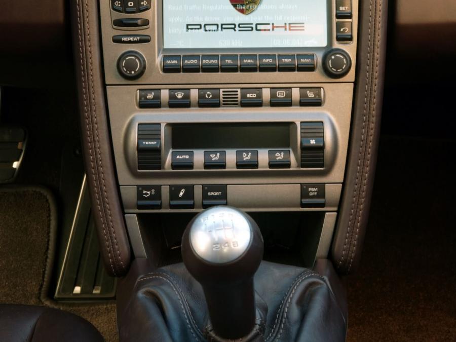  Porsche 911 Carrera 2005 года  (фото 29 из 35)